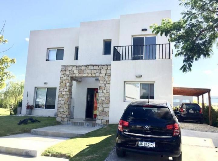 Casa · 240m² · 5 Ambientes