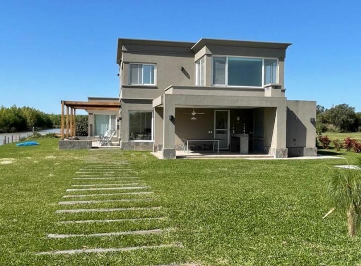 Casa · 270m² · 6 Ambientes
