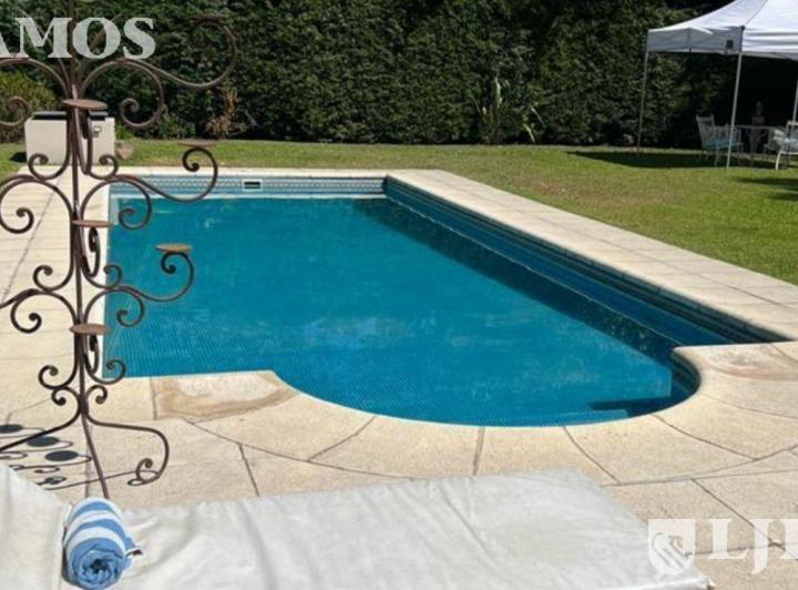 Casa · 330m² · 5 Ambientes · 2 Cocheras