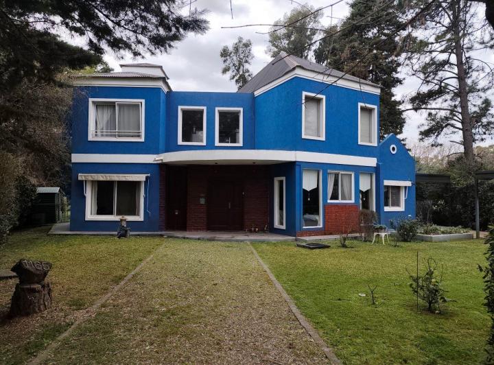 Casa · 240m² · 7 Ambientes · 2 Cocheras