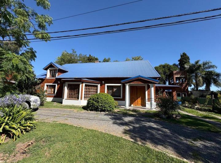 Casa · 354m² · 5 Ambientes · 1 Cochera