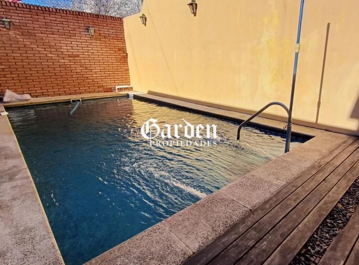 Casa · 190m² · 5 Ambientes · 1 Cochera