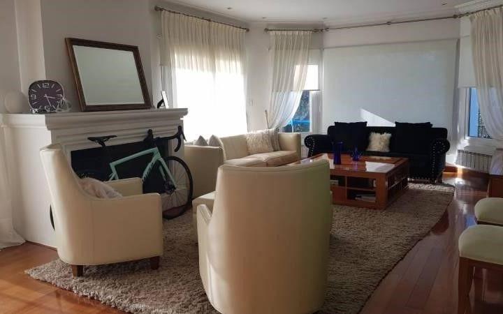 Casa · 295m² · 5 Ambientes · 2 Cocheras