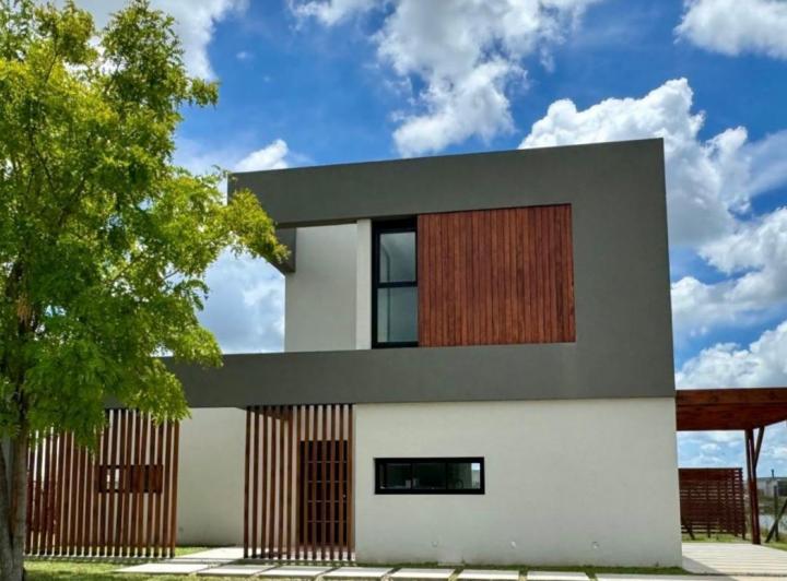 Casa · 215m² · 5 Ambientes