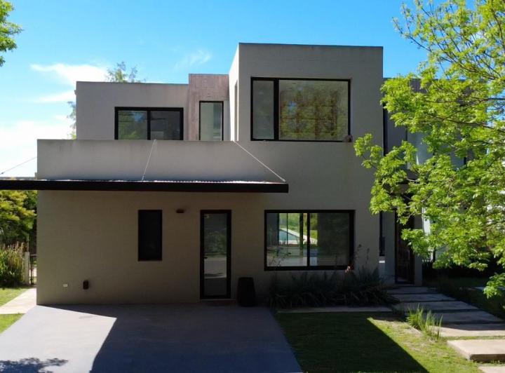 Casa · 1055m² · 8 Ambientes