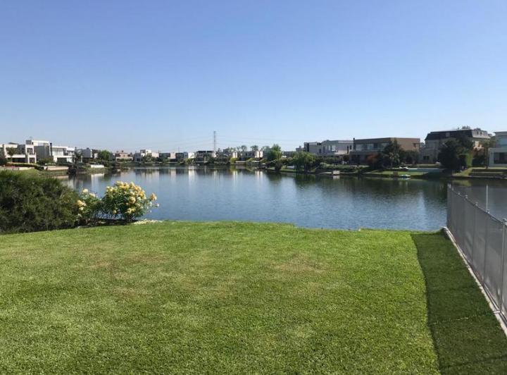 Casa · 346m² · 6 Ambientes · 3 Cocheras