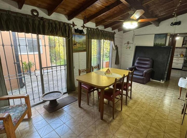 Casa · 400m² · 5 Ambientes · 1 Cochera