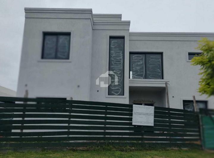 Casa · 148m² · 5 Ambientes · 1 Cochera