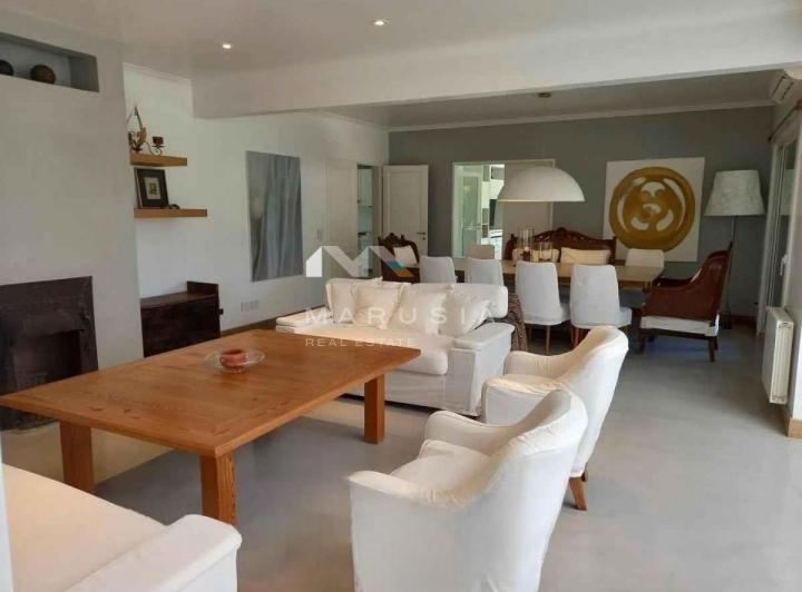 Casa · 430m² · 6 Ambientes · 4 Cocheras