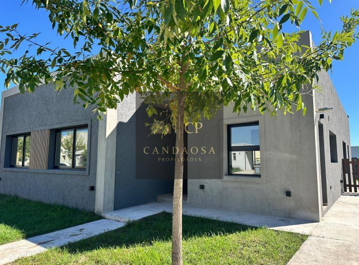 Casa · 160m² · 5 Ambientes · 3 Cocheras