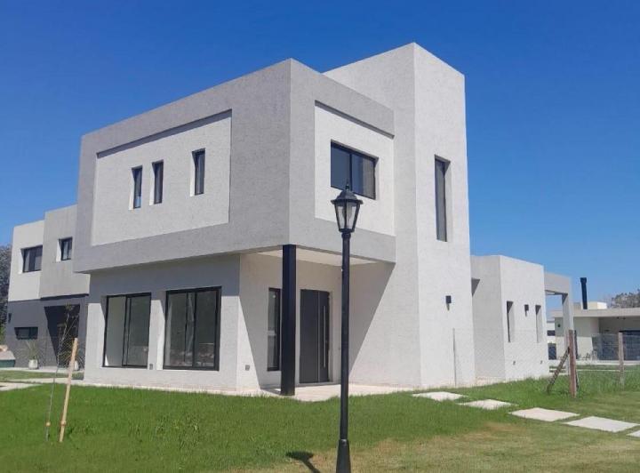 Casa · 452m² · 5 Ambientes · 2 Cocheras