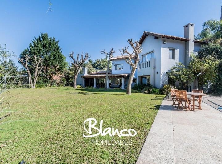 Casa · 474m² · 7 Ambientes · 3 Cocheras