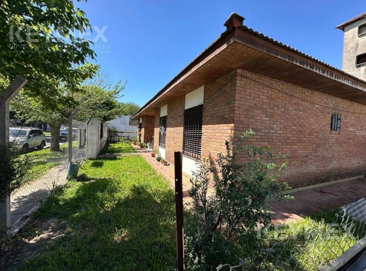 Casa · 180m² · 6 Ambientes · 3 Cocheras