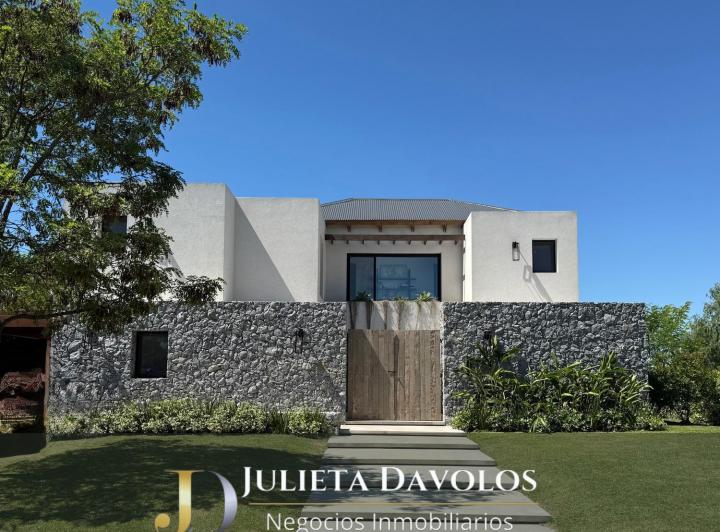 Casa · 307m² · 6 Ambientes · 5 Cocheras
