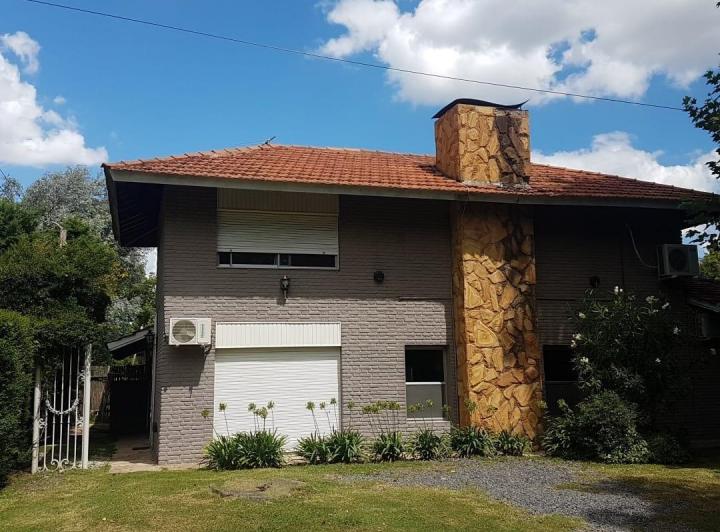 Casa · 325m² · 5 Ambientes · 1 Cochera