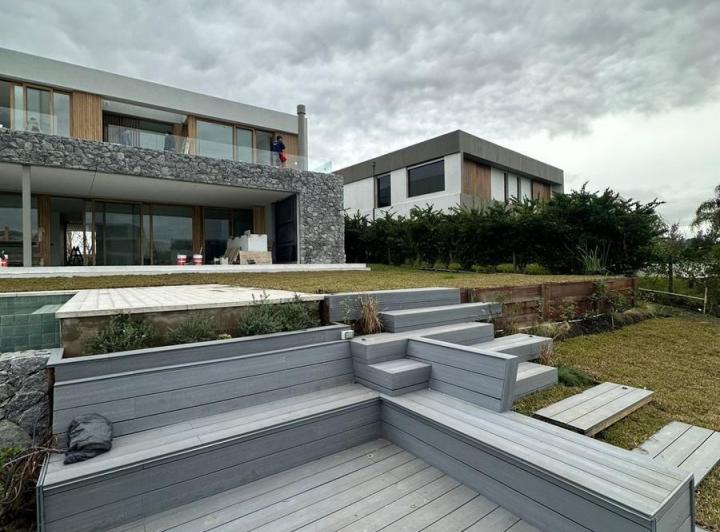 Casa · 426m² · 7 Ambientes · 2 Cocheras