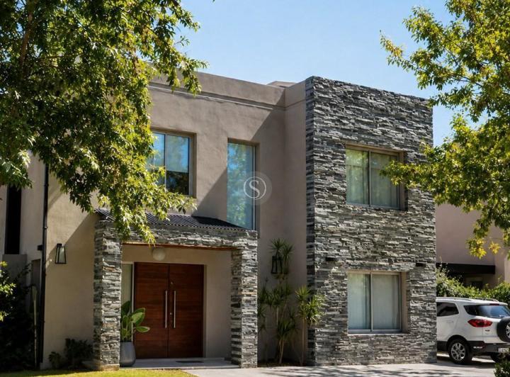 Casa · 190m² · 5 Ambientes · 2 Cocheras