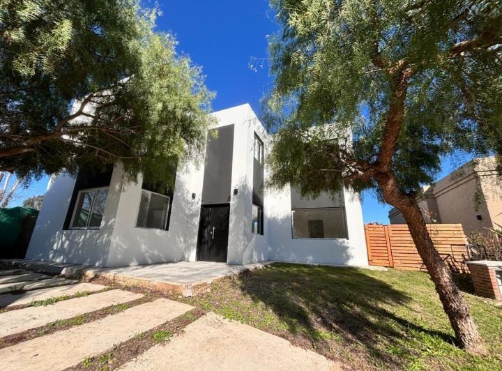 Casa · 170m² · 5 Ambientes · 2 Cocheras