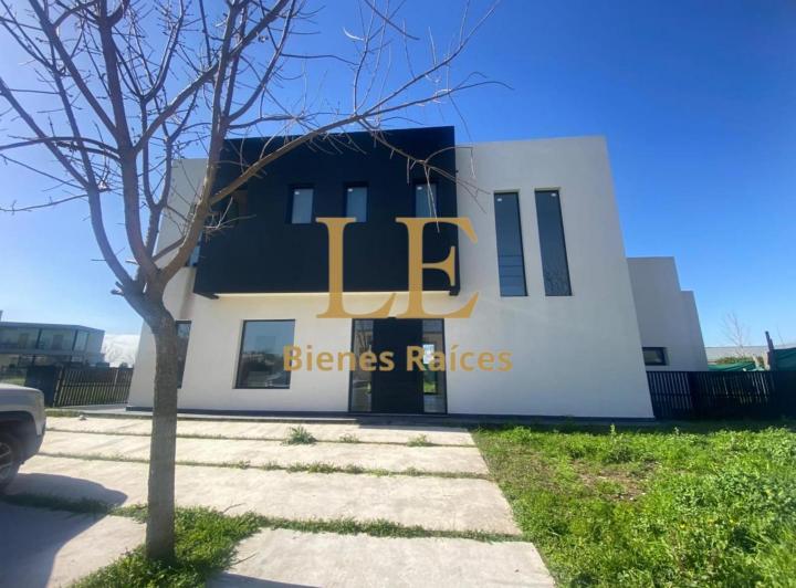 Casa · 185m² · 5 Ambientes · 4 Cocheras