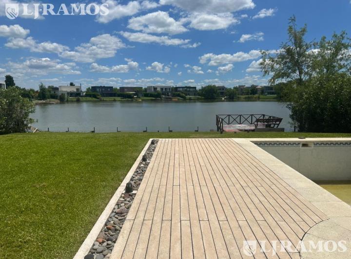 Casa · 228m² · 6 Ambientes · 5 Cocheras
