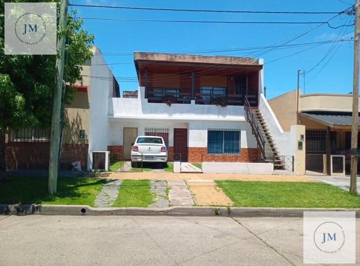 Casa · 4 Dormitorios · 1 Cochera