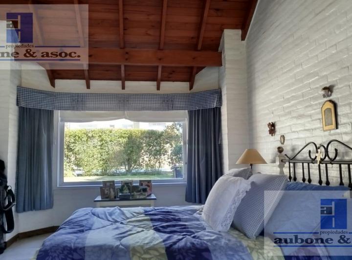 Casa · 290m² · 6 Ambientes · 3 Cocheras