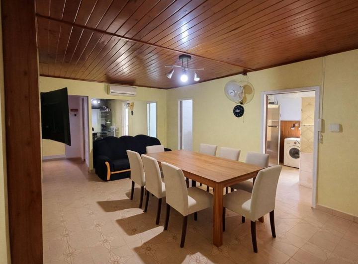Casa · 190m² · 5 Ambientes · 3 Cocheras