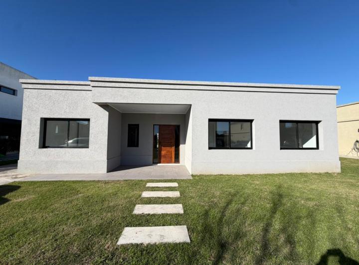 Casa · 176m² · 5 Ambientes · 4 Cocheras