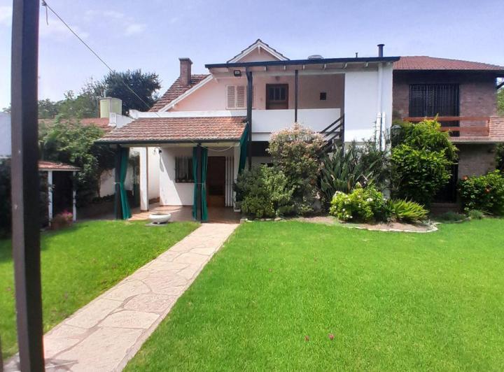 Casa · 370m² · 5 Ambientes · 2 Cocheras