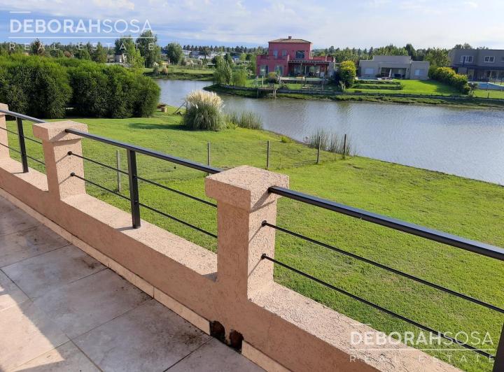 Casa · 250m² · 6 Ambientes