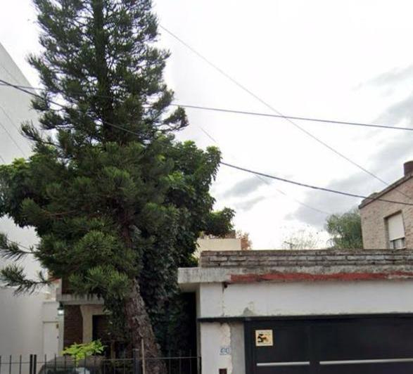 Casa · 220m² · 5 Ambientes · 1 Cochera
