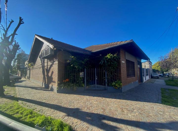 Casa · 160m² · 5 Ambientes · 3 Cocheras