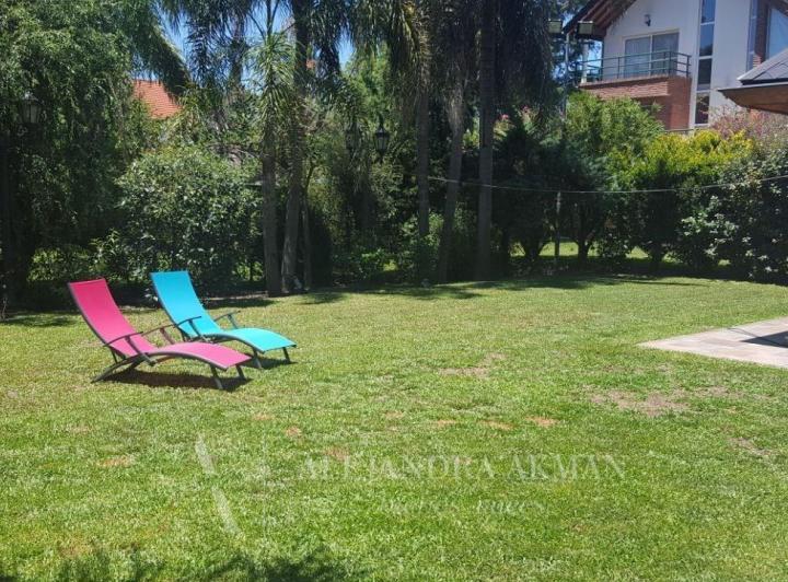Casa · 370m² · 7 Ambientes