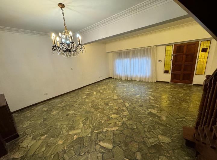 Casa · 252m² · 4 Dormitorios · 1 Cochera