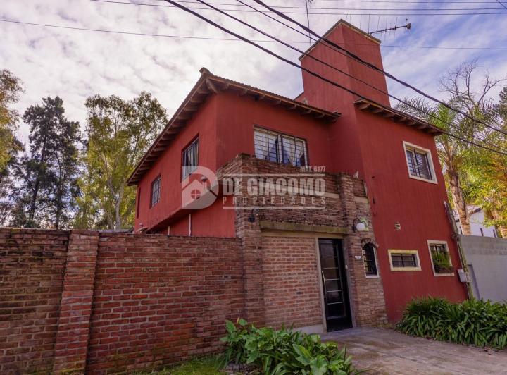 Casa · 80m² · 5 Ambientes · 2 Cocheras