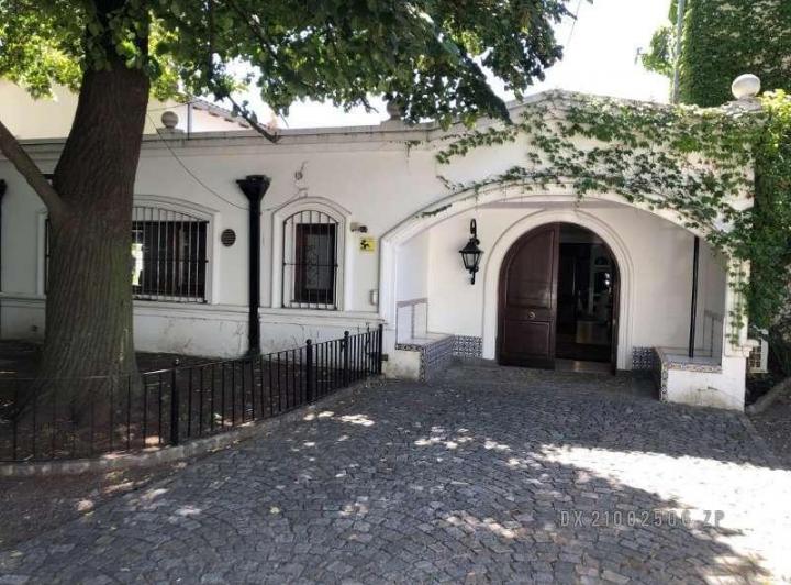 Casa · 600m² · 5 Ambientes · 6 Cocheras