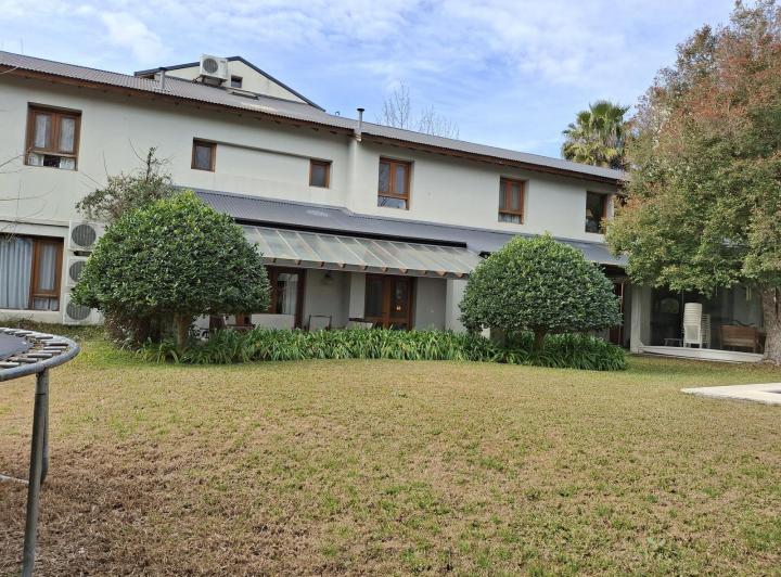 Casa · 594m² · 7 Ambientes · 2 Cocheras