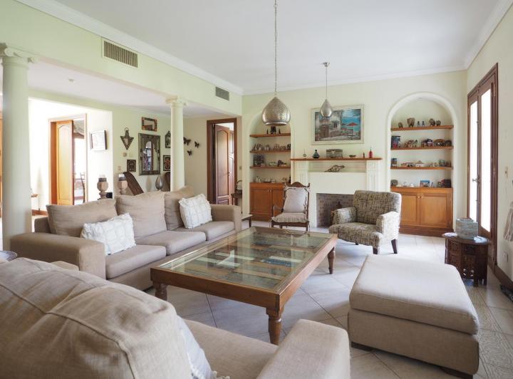 Casa · 400m² · 6 Ambientes · 1 Cochera