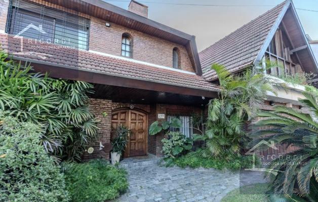 Casa · 544m² · 7 Ambientes · 4 Cocheras