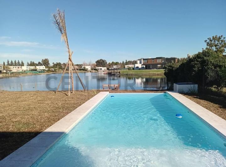 Casa · 180m² · 5 Ambientes · 2 Cocheras