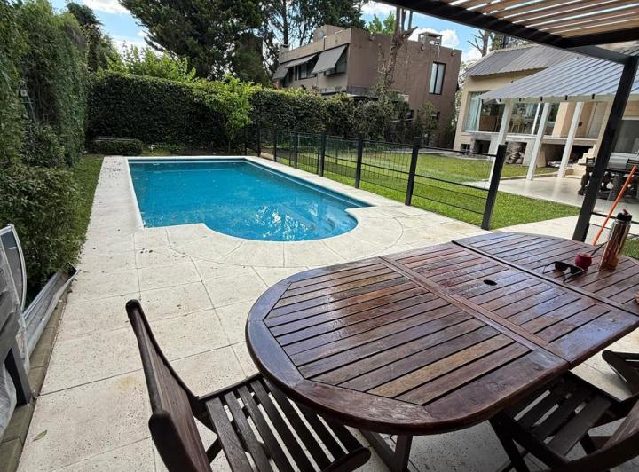 Casa · 300m² · 6 Ambientes