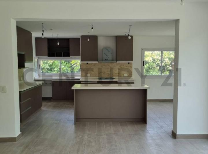 Casa · 200m² · 5 Ambientes