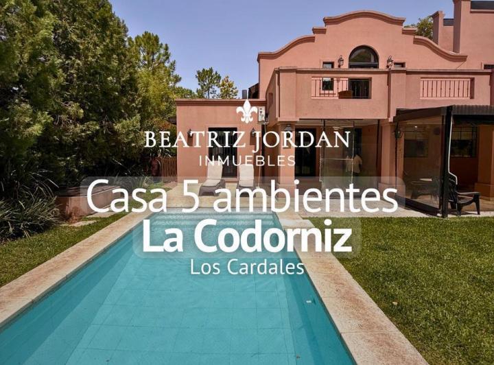 Casa · 1000m² · 6 Ambientes · 1 Cochera