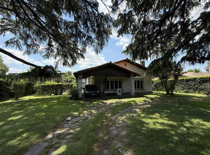 Casa · 1517m² · 5 Ambientes · 2 Cocheras