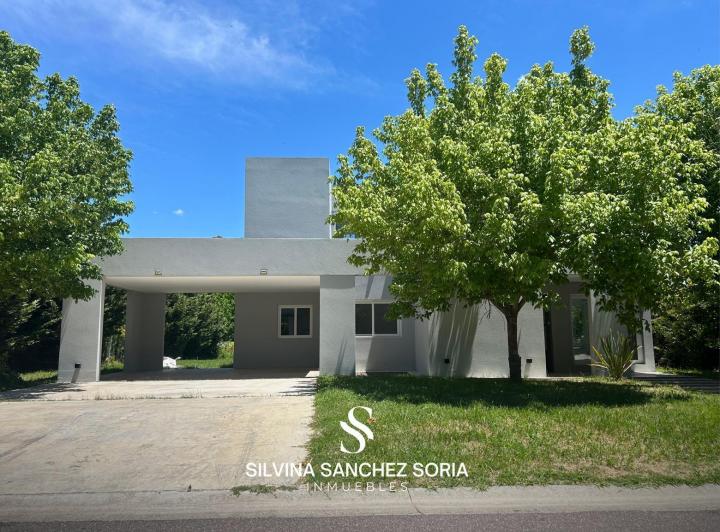 Casa · 174m² · 5 Ambientes · 2 Cocheras