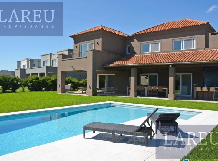 Casa · 351m² · 6 Ambientes