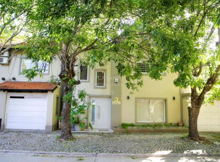Casa · 350m² · 6 Ambientes · 1 Cochera