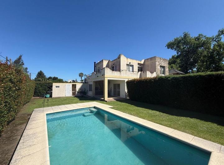 Casa · 161m² · 5 Ambientes · 7 Cocheras