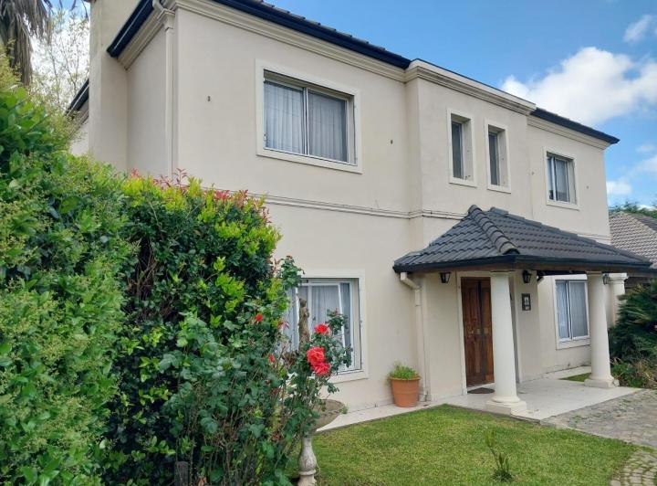 Casa · 800m² · 7 Ambientes · 1 Cochera