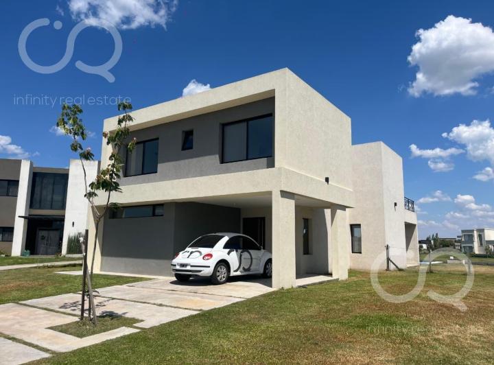 Casa · 202m² · 5 Ambientes · 2 Cocheras